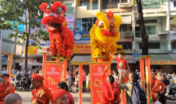 Đi mở hàng xin vía đầu năm có làm hao hụt phúc lộc không?